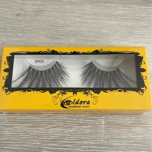 Lashes - Picture 2 of 4